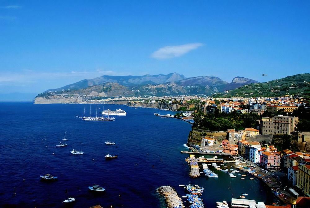 Palazzo Tritone & Abagnale Bed and Breakfast Sorrento Buitenkant foto