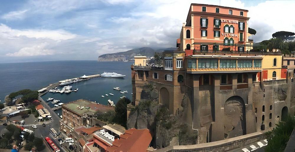 Palazzo Tritone & Abagnale Bed and Breakfast Sorrento Buitenkant foto