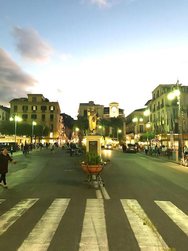 Palazzo Tritone & Abagnale Bed and Breakfast Sorrento Buitenkant foto
