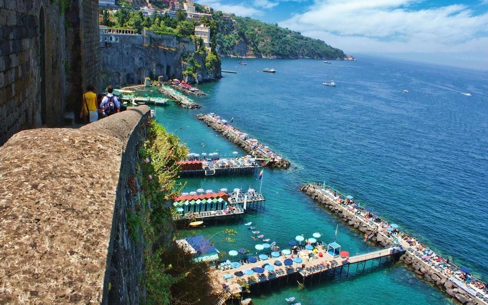 Palazzo Tritone & Abagnale Bed and Breakfast Sorrento Buitenkant foto