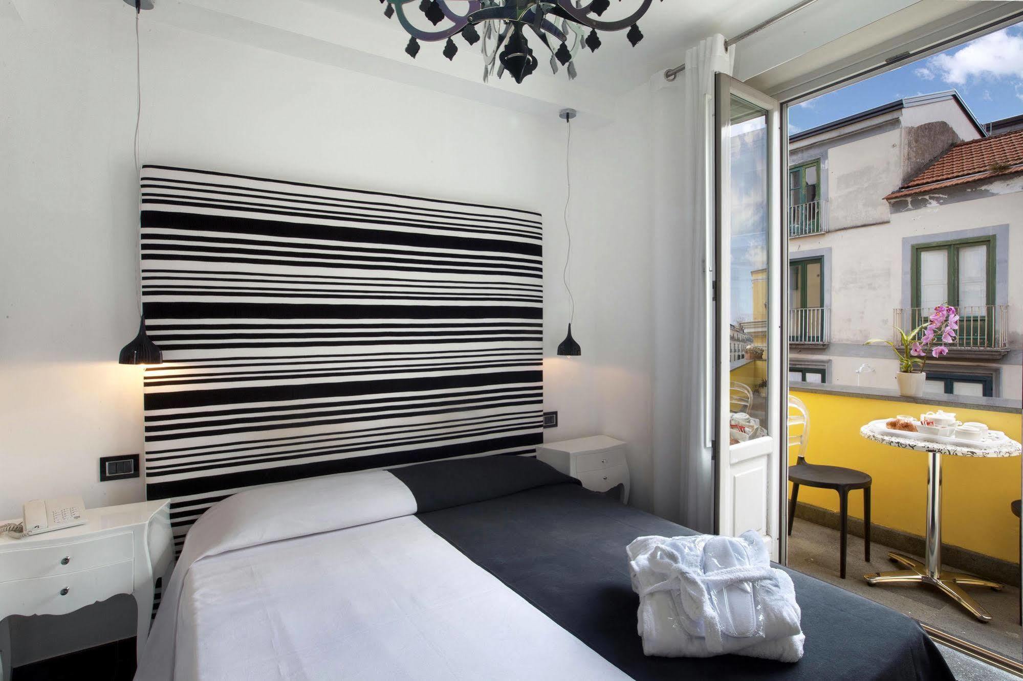 Palazzo Tritone & Abagnale Bed and Breakfast Sorrento Buitenkant foto